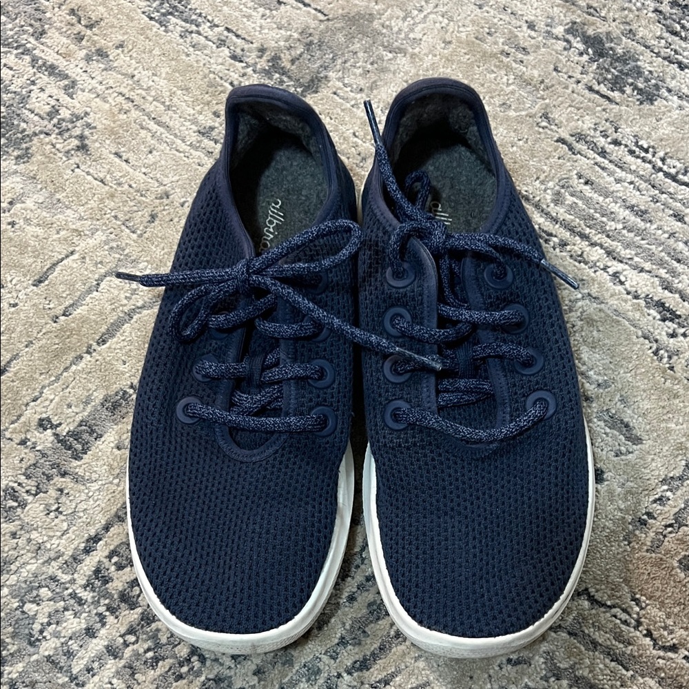 AllBirds Women’s Tree Runner size 8 Navy or Hazy Indigo